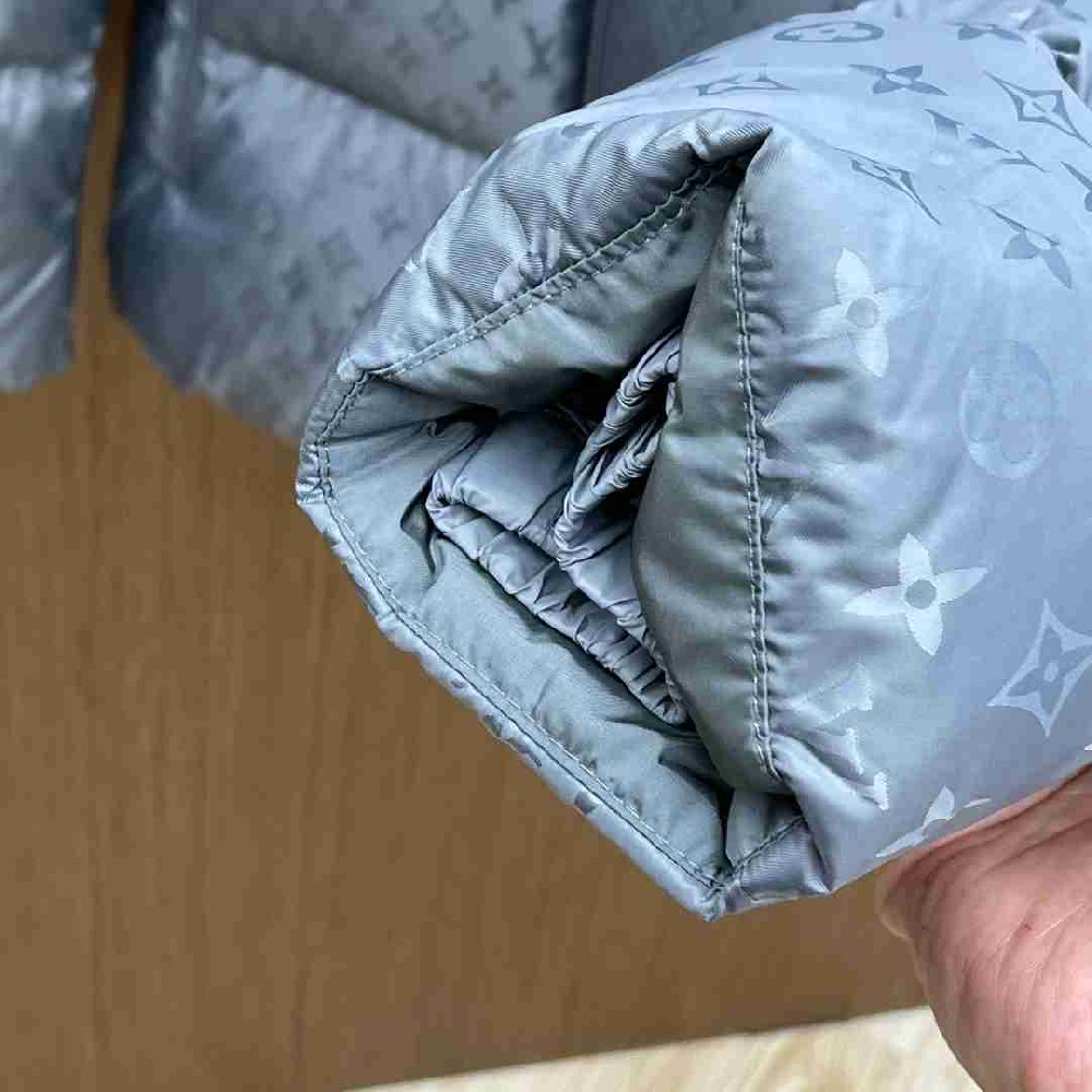 Louis   Vuitton Tops LVY0403