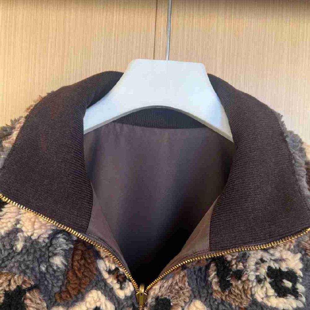 Louis Vuitton Tops LVY0638