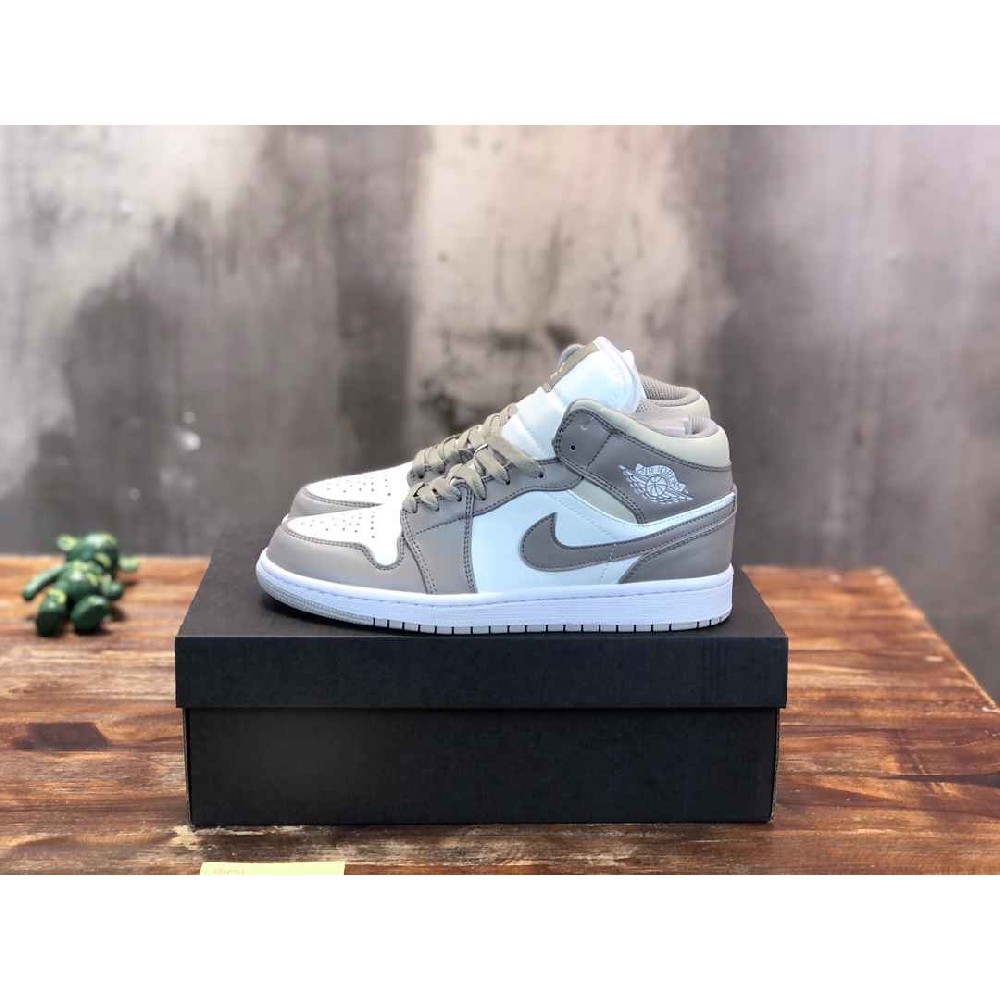 ‌Air Jordan AJ0142