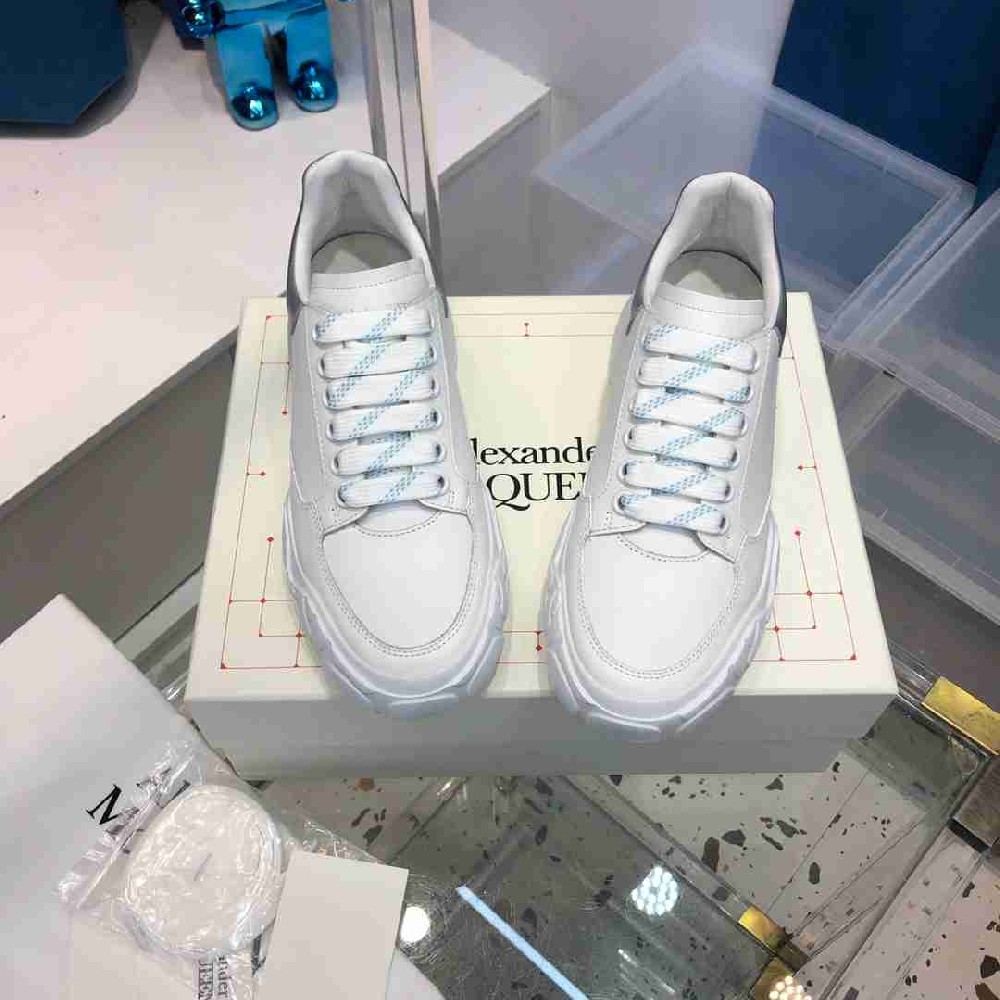 Alexander McQueen AM0054