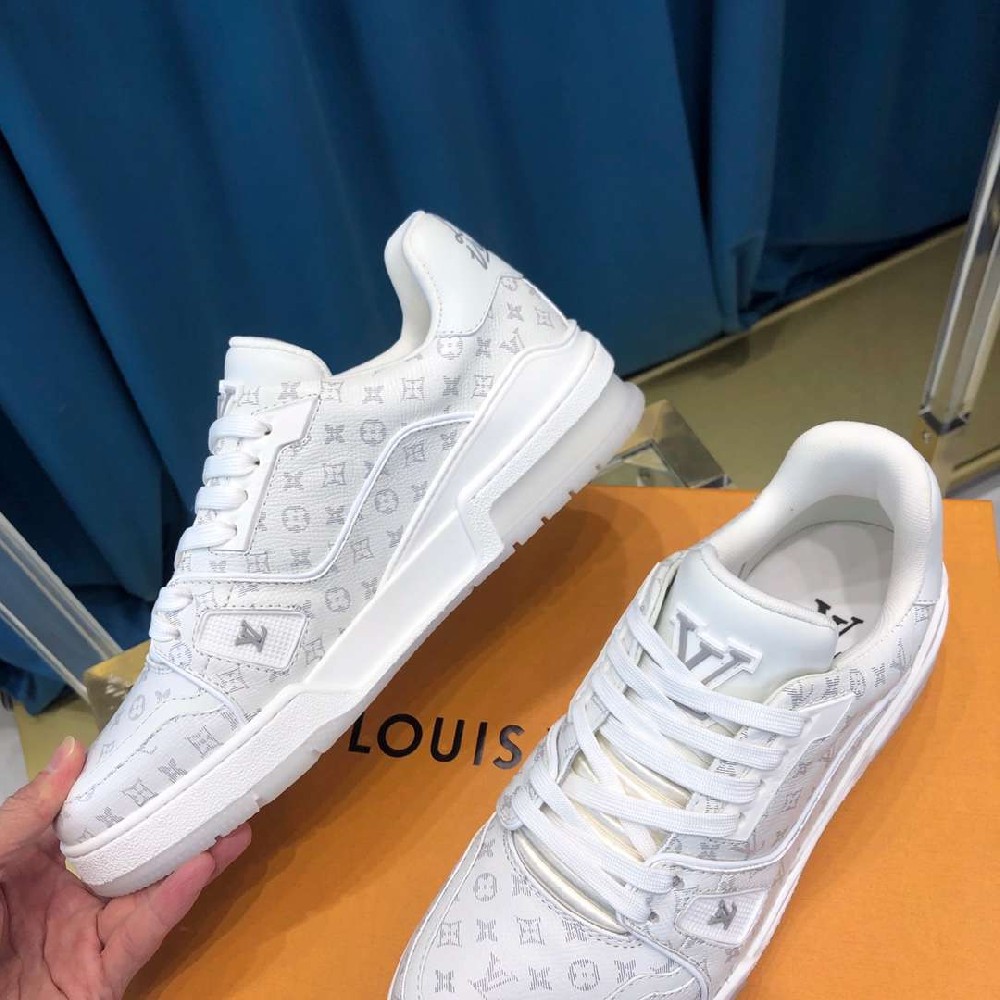 LV sneakers LU0138