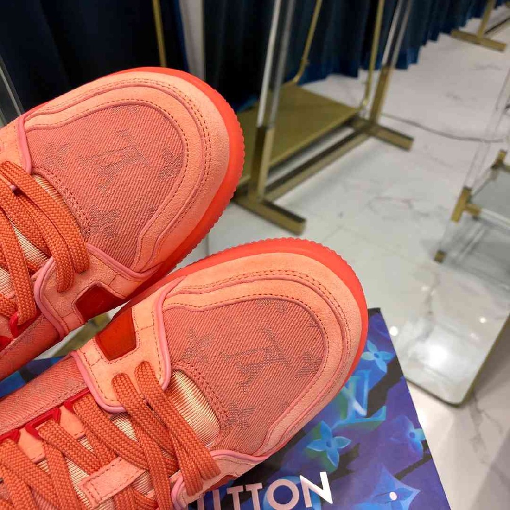 LV sneakers LU0183