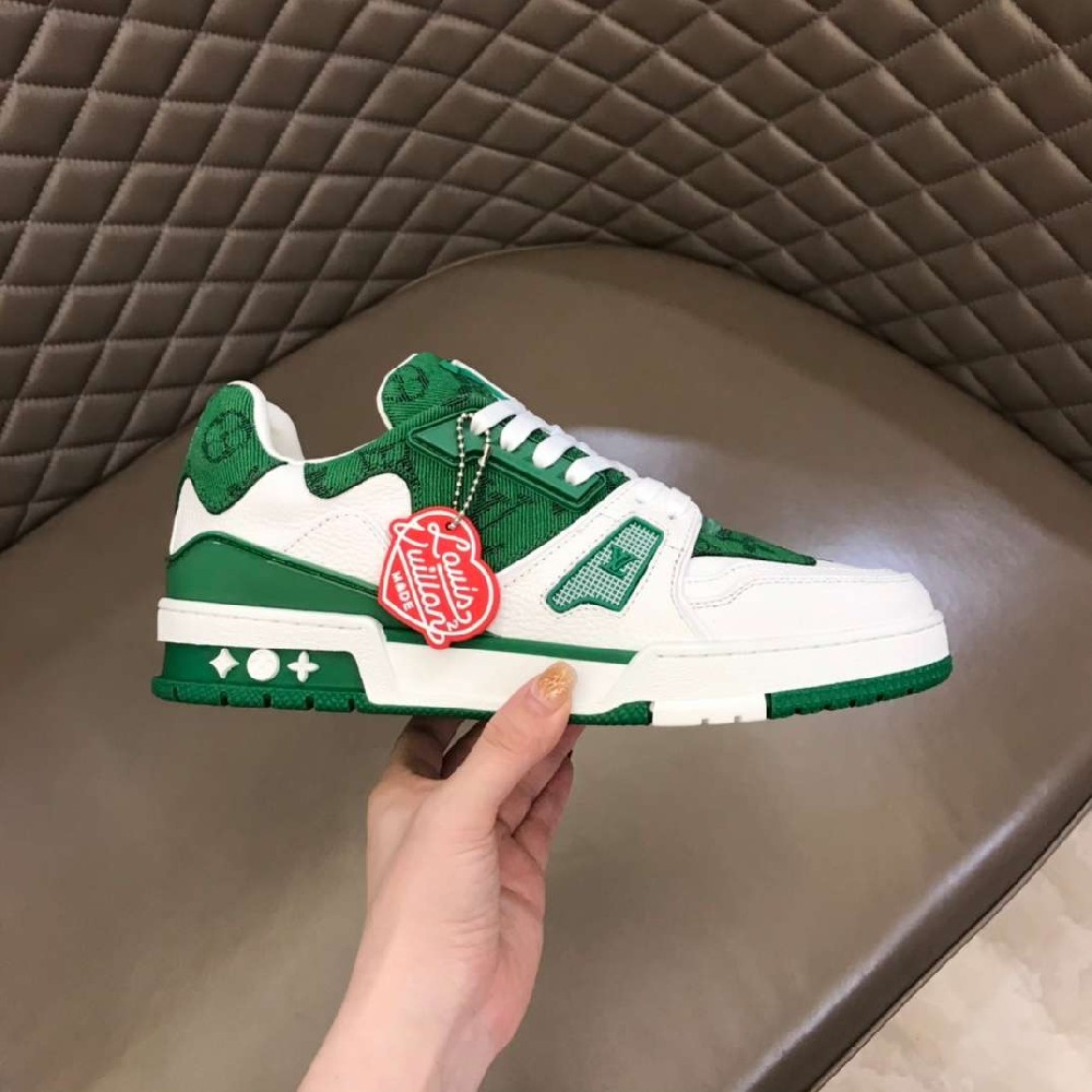 LV sneakers LU0200