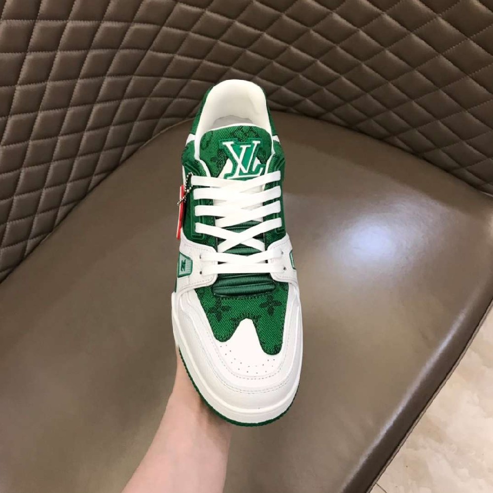 LV sneakers LU0200
