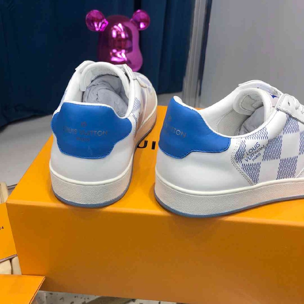 LV sneakers LU0237