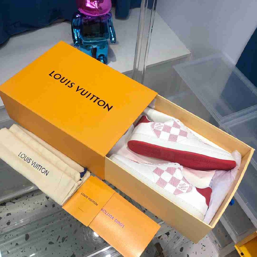 LV sneakers LU0239