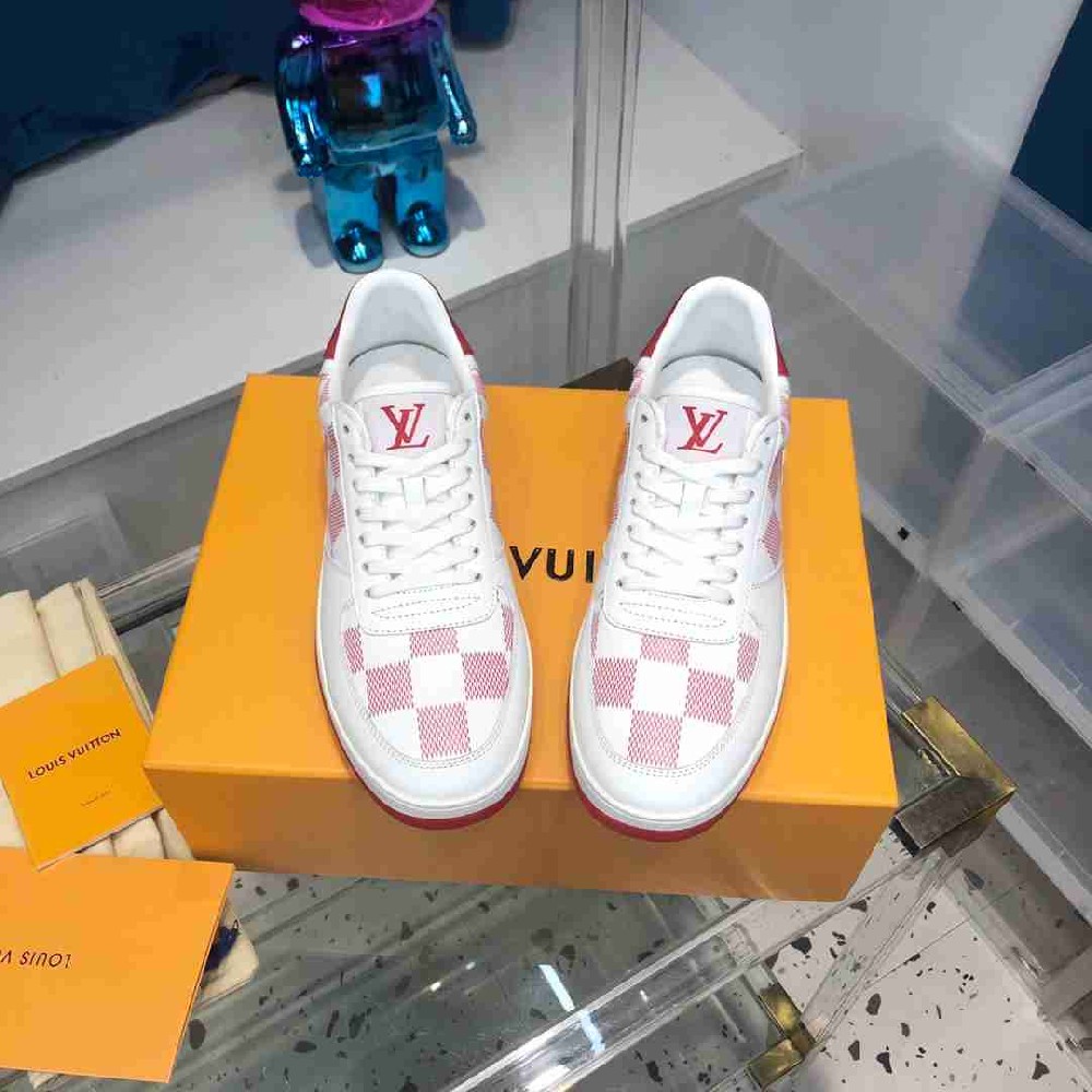 LV sneakers LU0239
