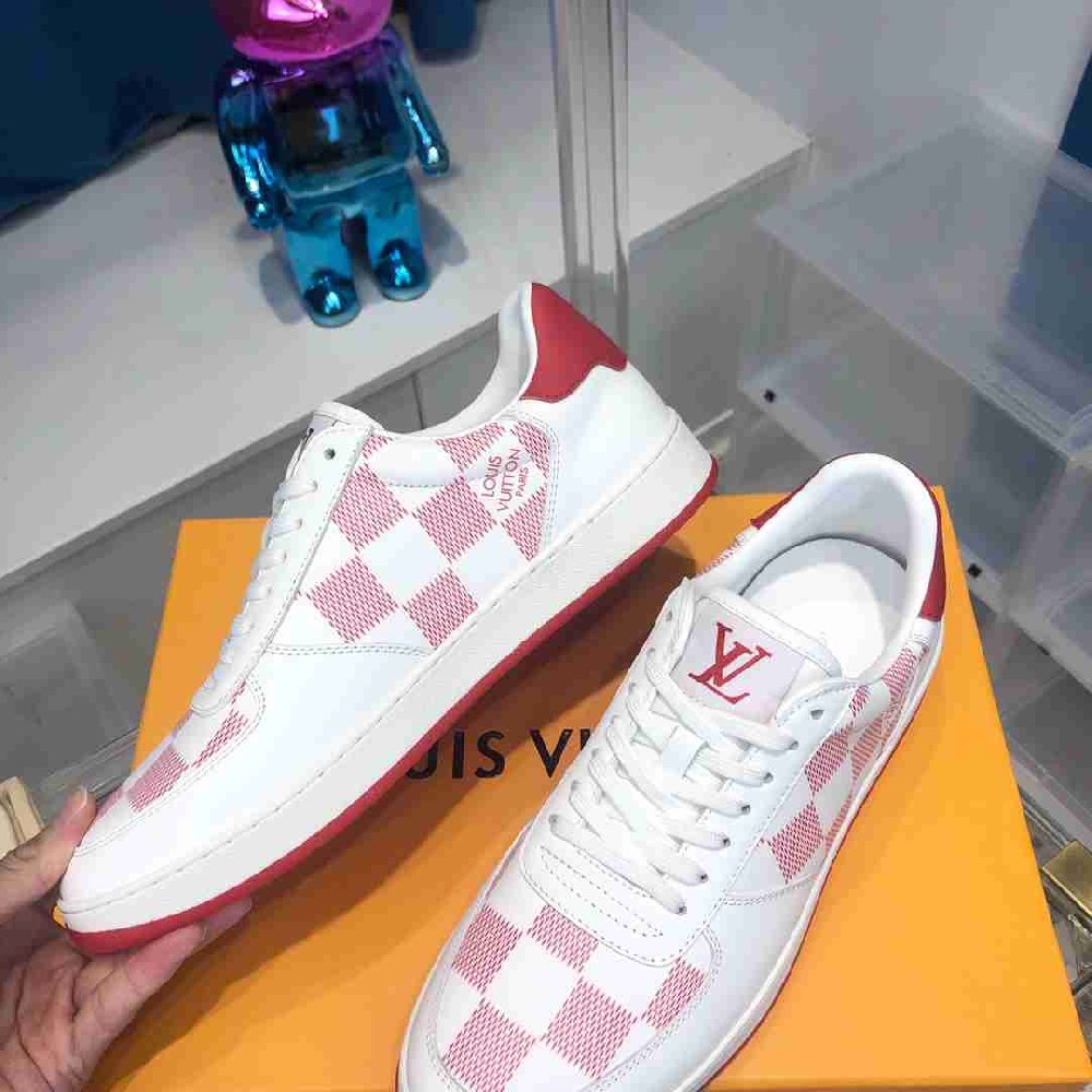 LV sneakers LU0239