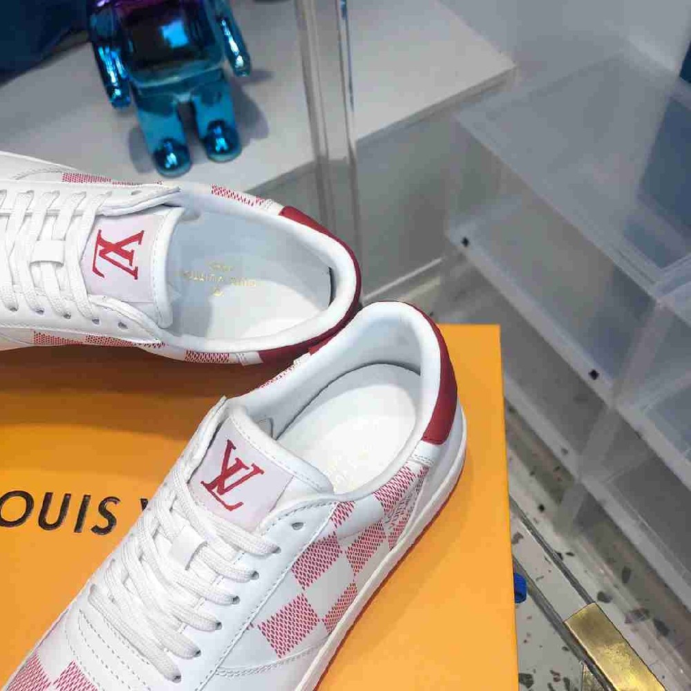 LV sneakers LU0239