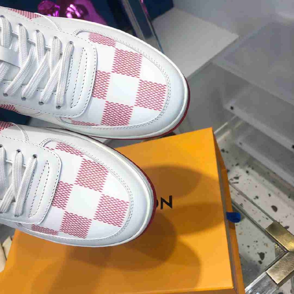 LV sneakers LU0239