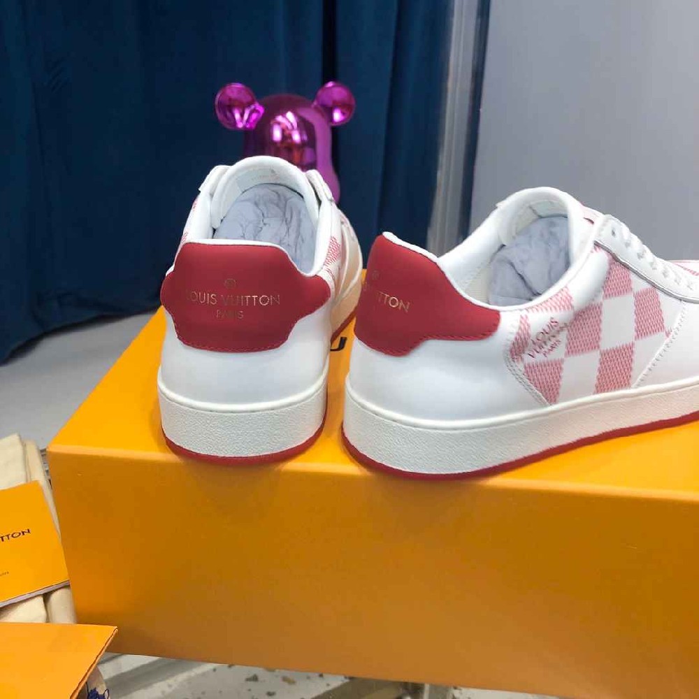 LV sneakers LU0239