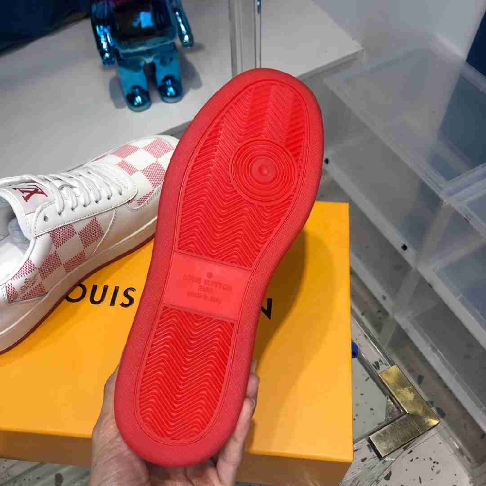 LV sneakers LU0239