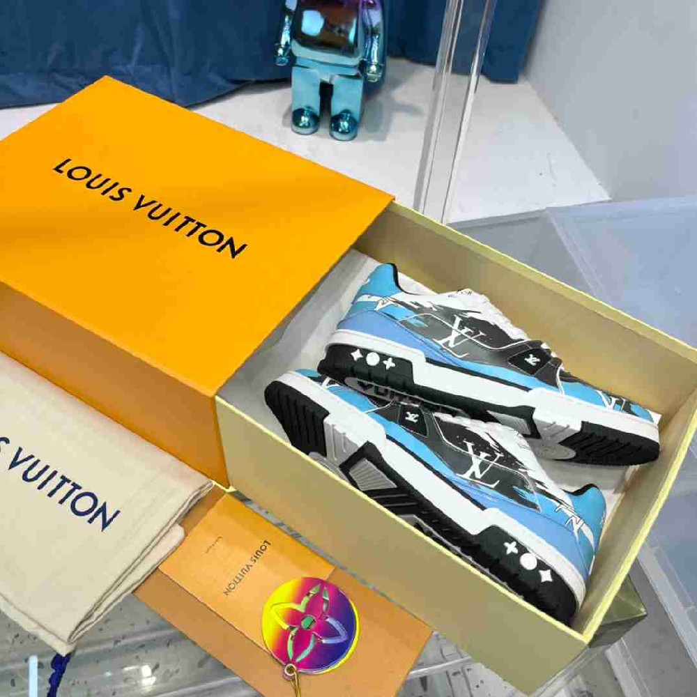 LV sneakers LU0259