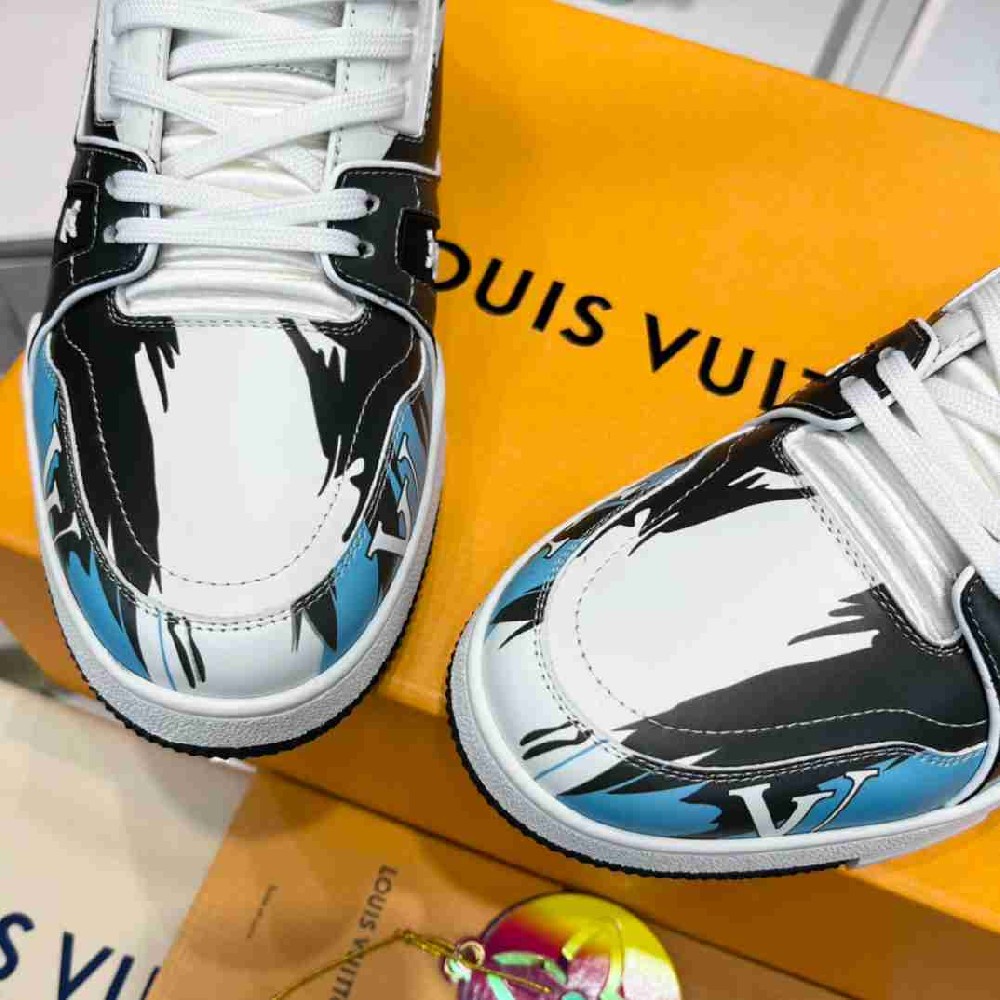 LV sneakers LU0259