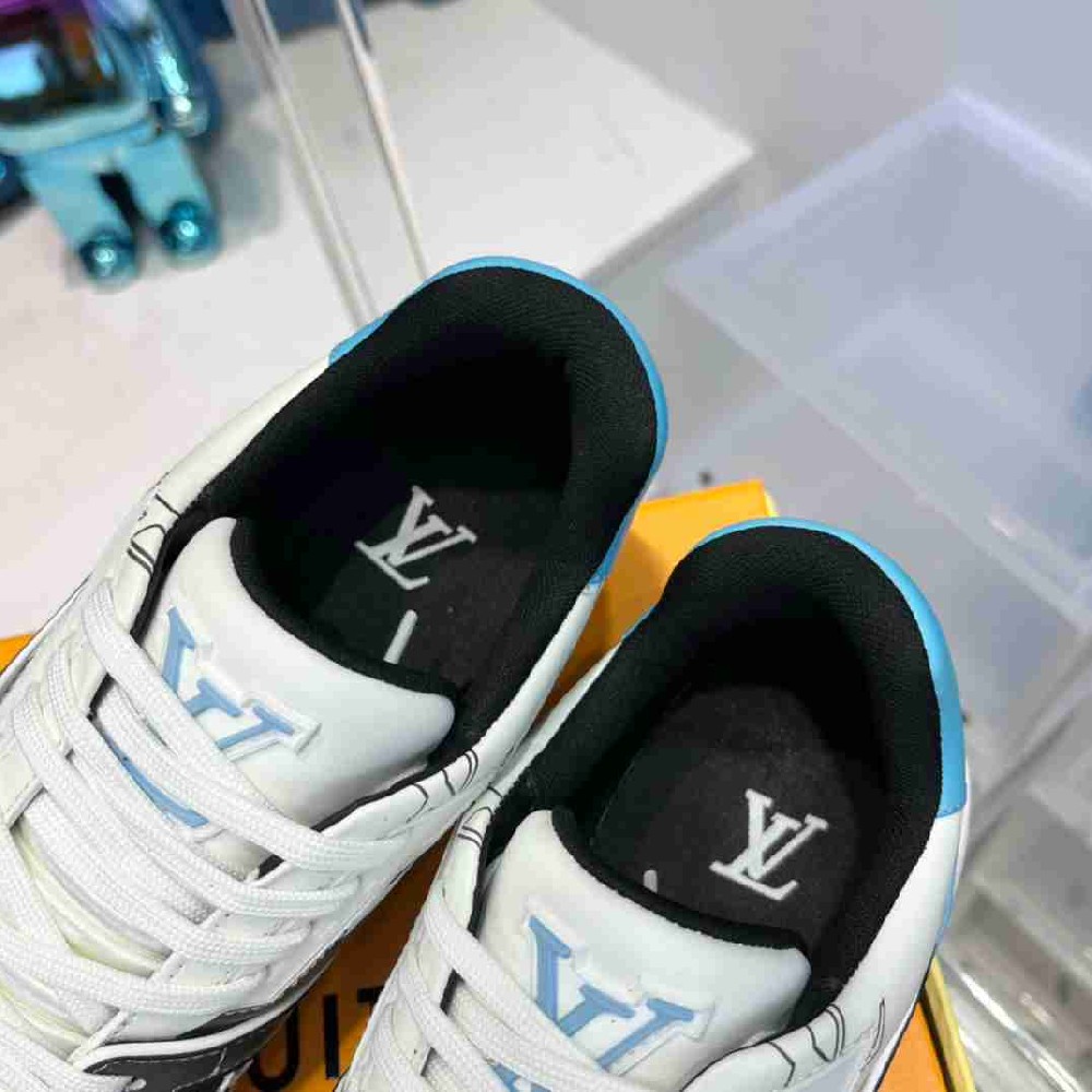 LV sneakers LU0259