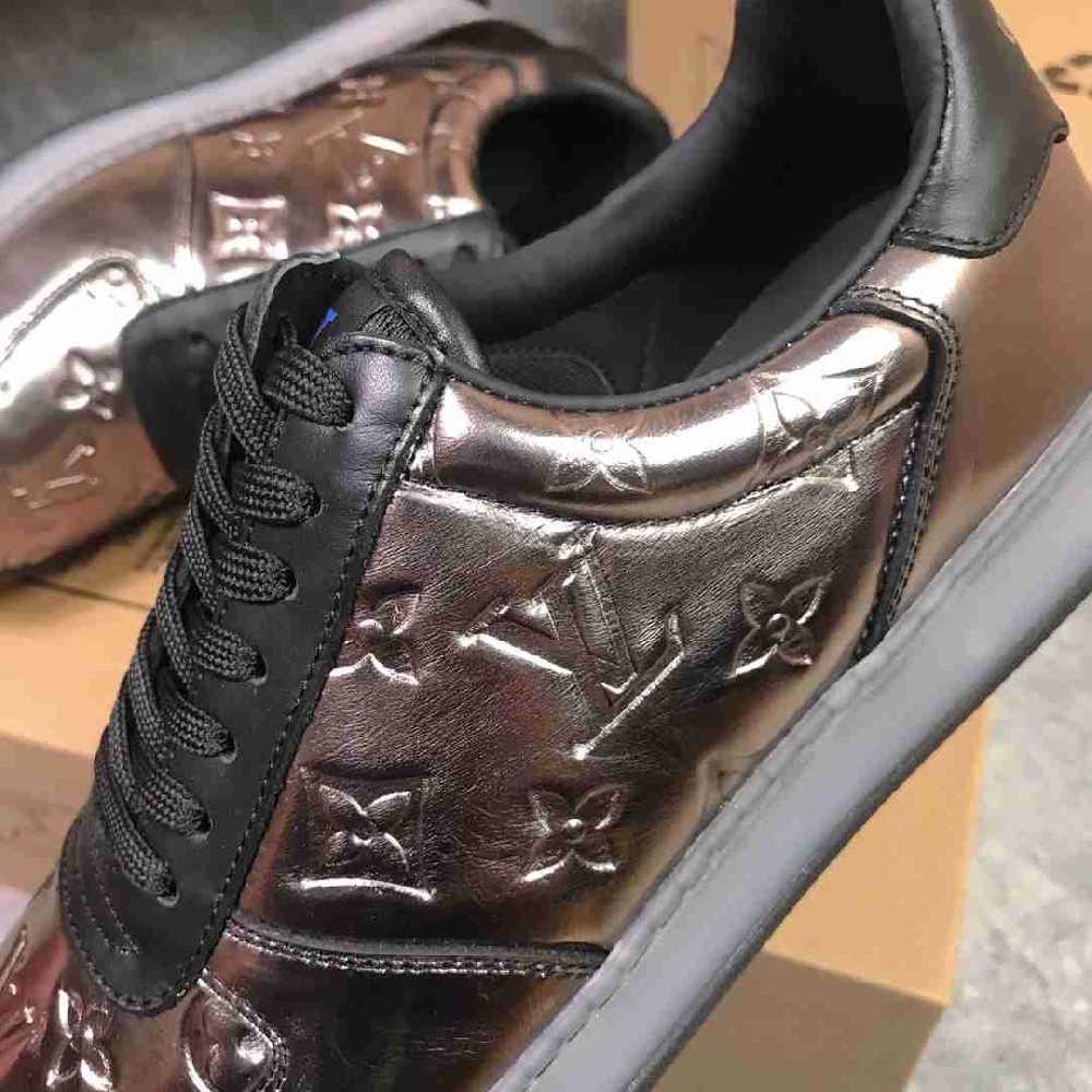 LV sneakers LU0261
