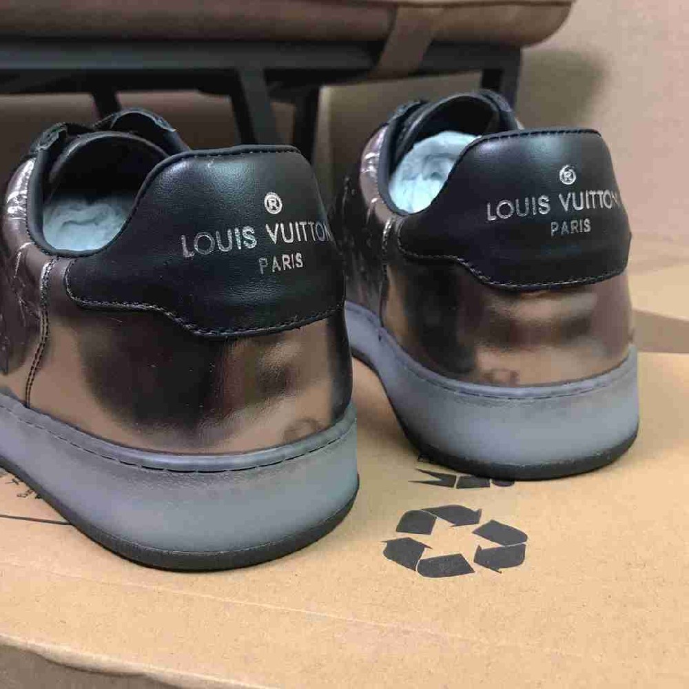 LV sneakers LU0261