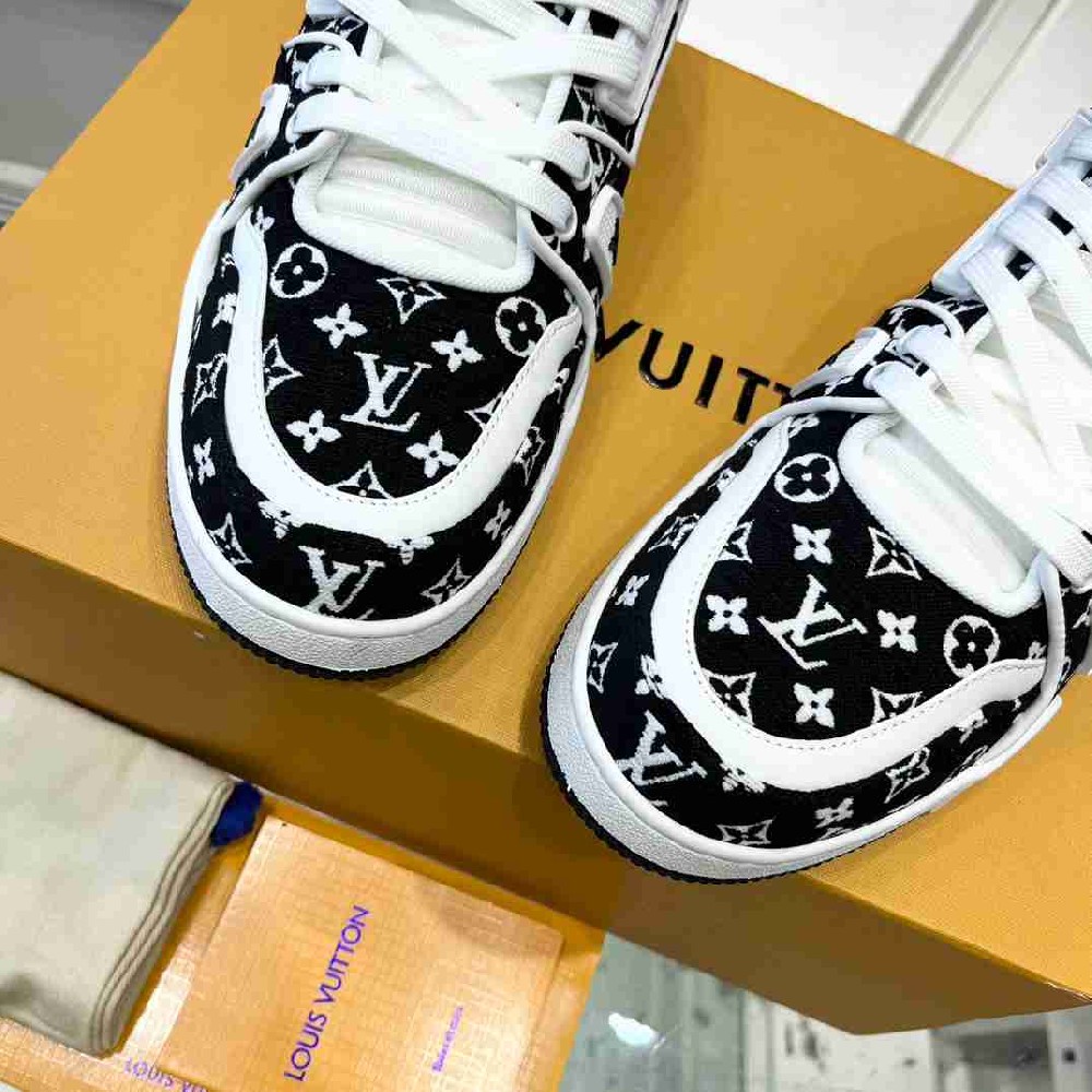 LV sneakers LU0339