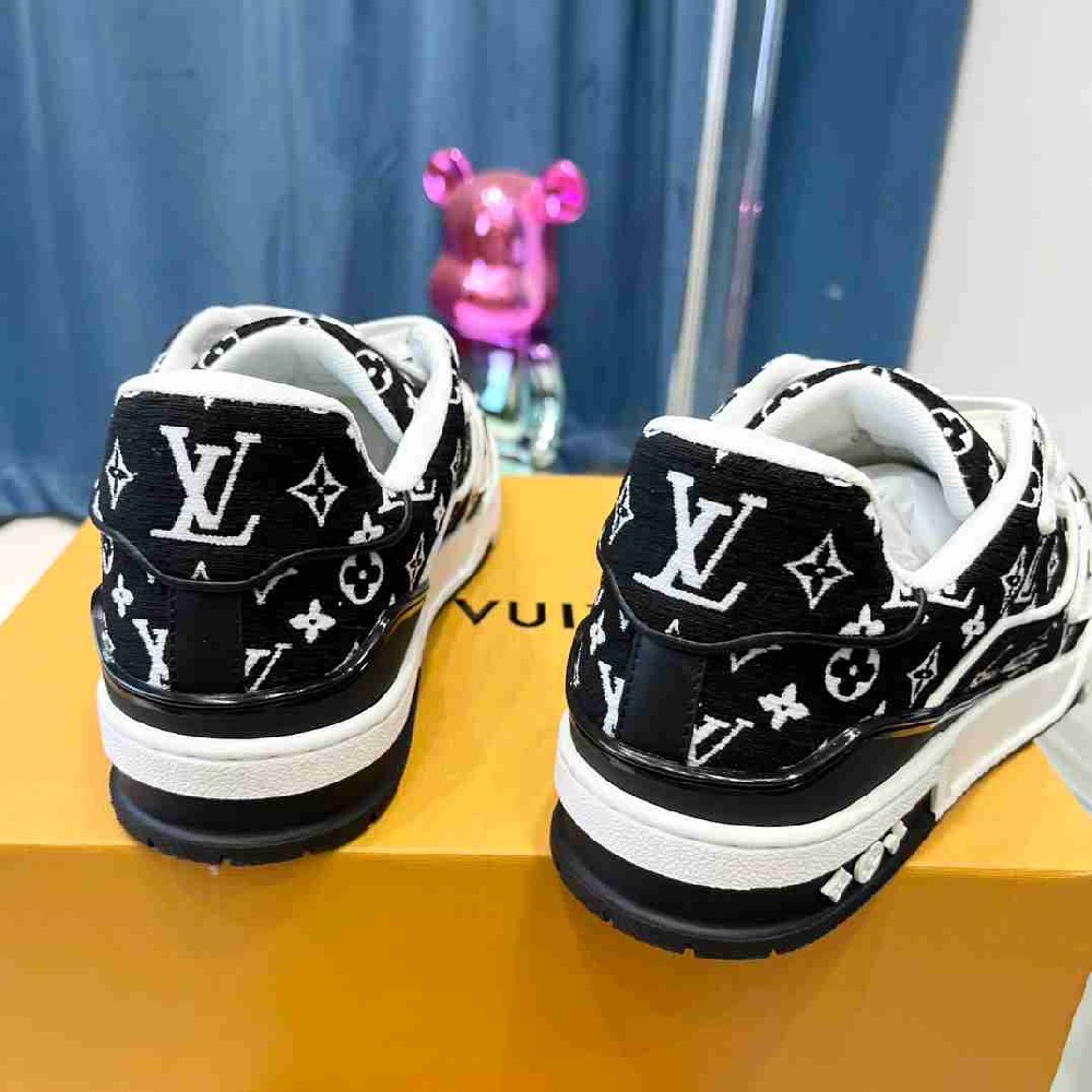 LV sneakers LU0339