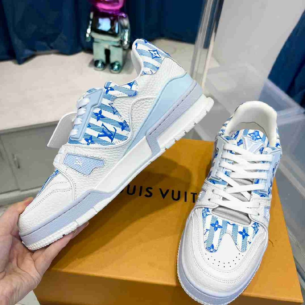 LV sneakers LU0347