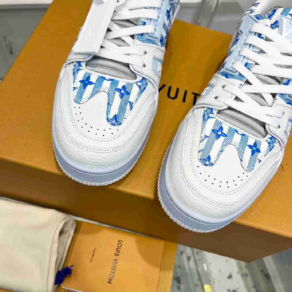 LV sneakers LU0347