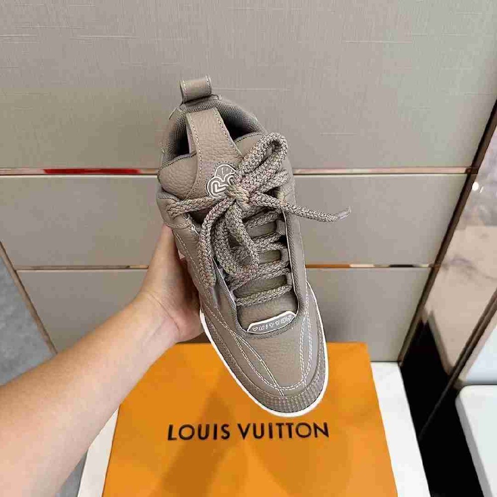 LV sneakers LU0352