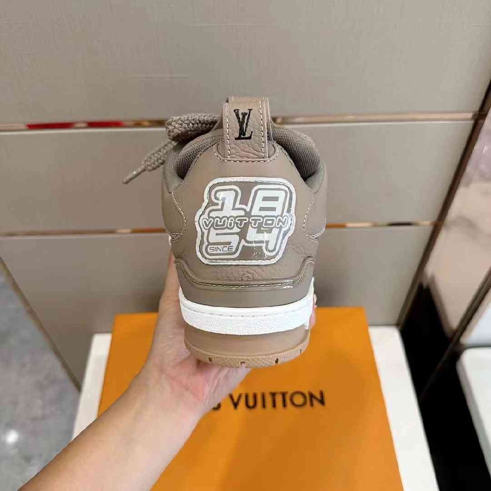 LV sneakers LU0352