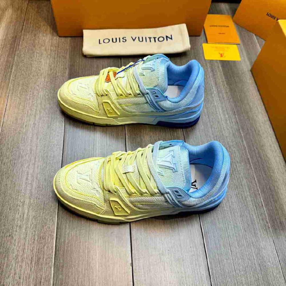 LV sneakers LU0358