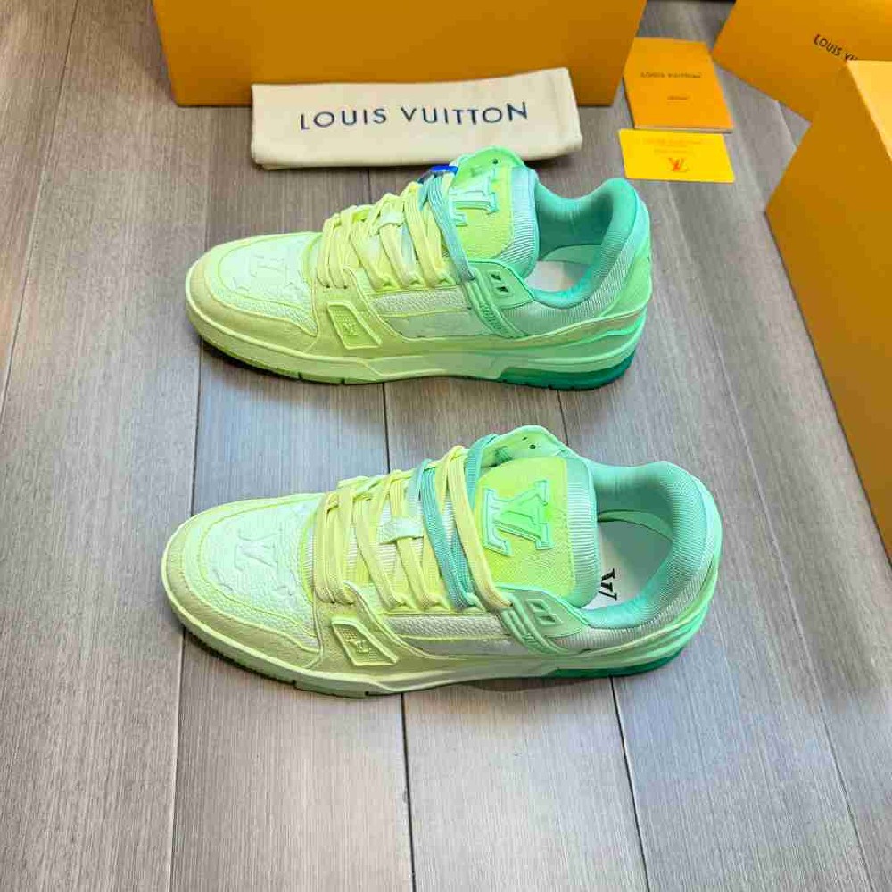 LV sneakers LU0359