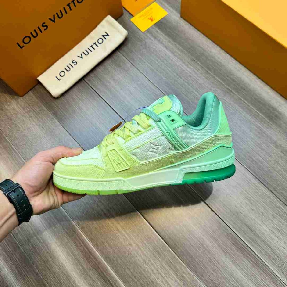 LV sneakers LU0359