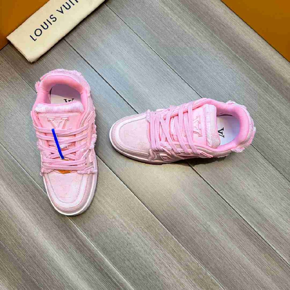 LV sneakers LU0366