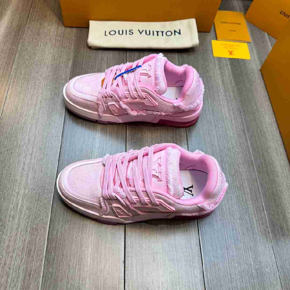 LV sneakers LU0366