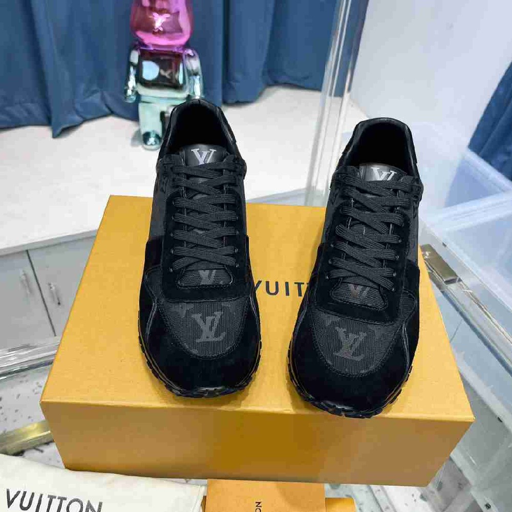 LV sneakers LU0370