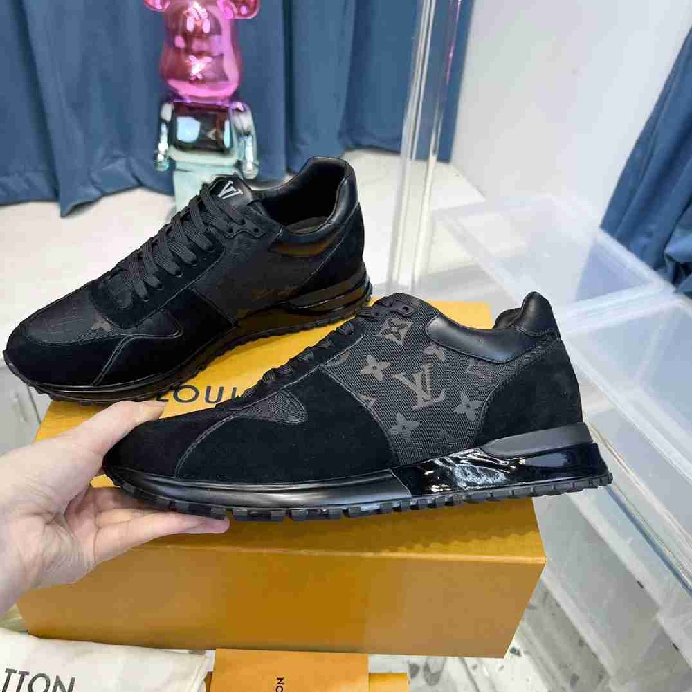 LV sneakers LU0370