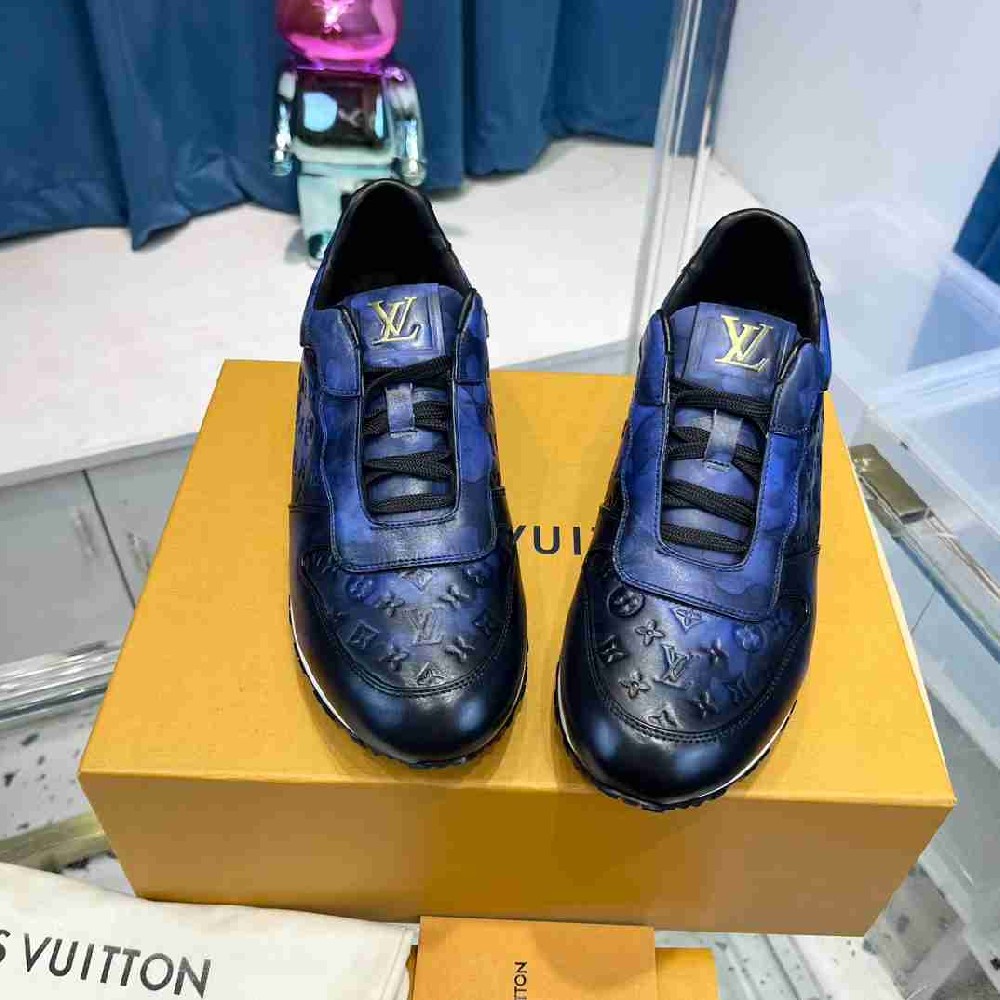 LV sneakers LU0371
