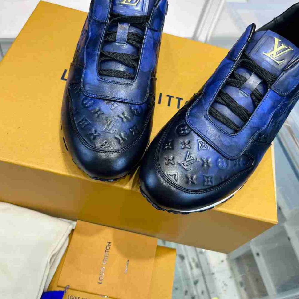 LV sneakers LU0371