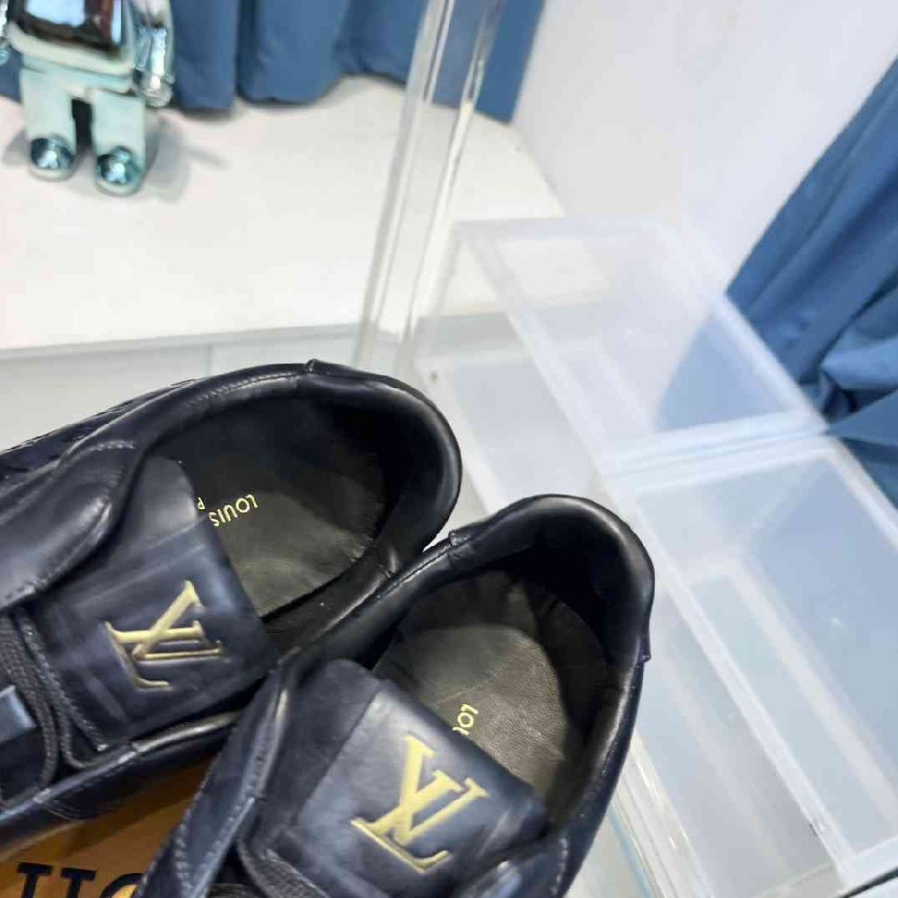 LV sneakers LU0372