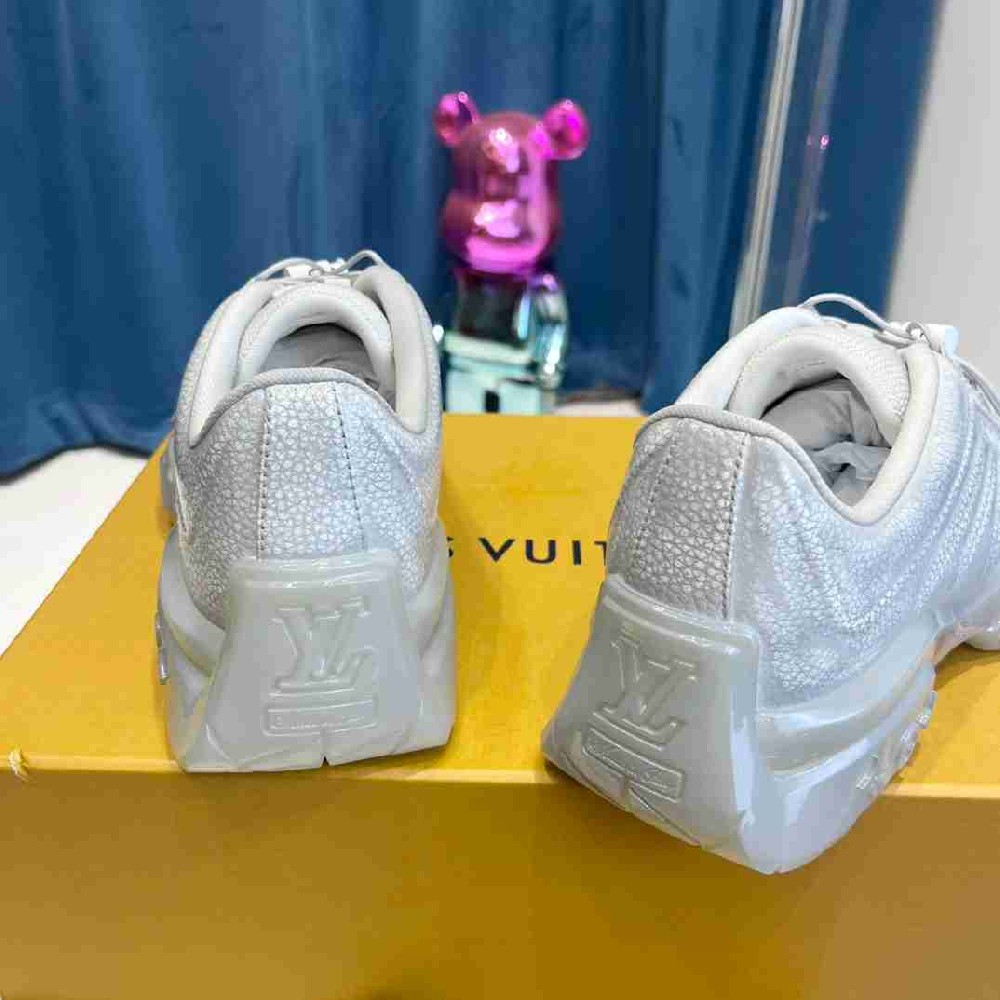 LV sneakers LU0383