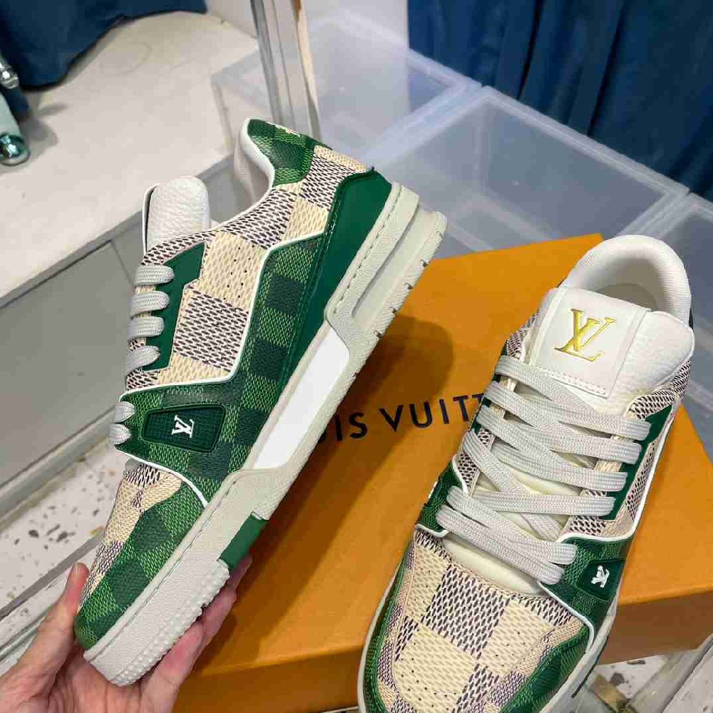 LV sneakers LU0389