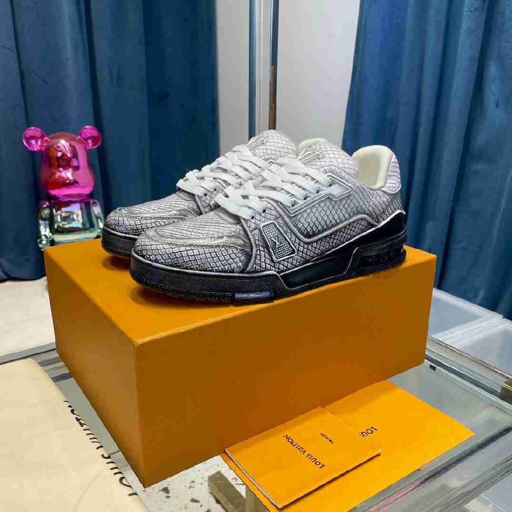 LV sneakers LU0393