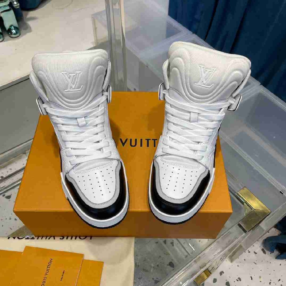 LV sneakers LU0394