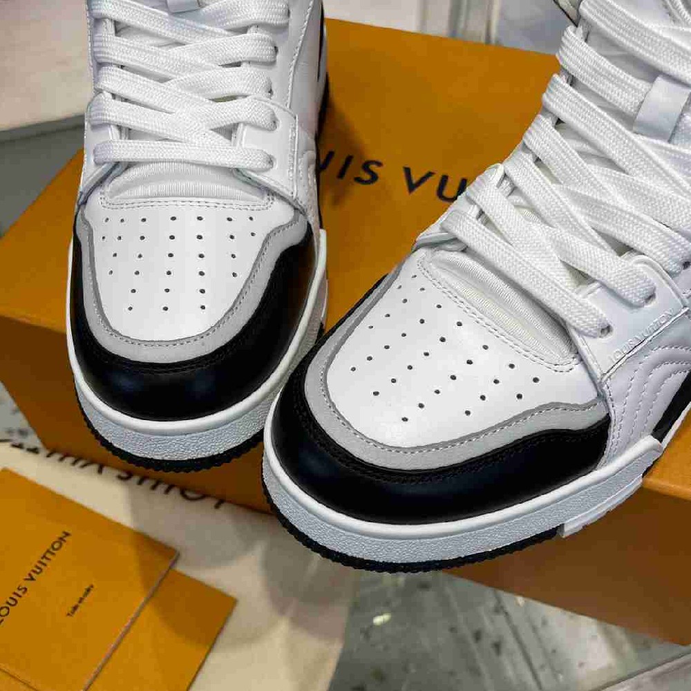 LV sneakers LU0394