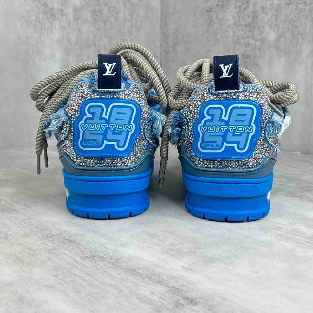 LV sneakers LU0399