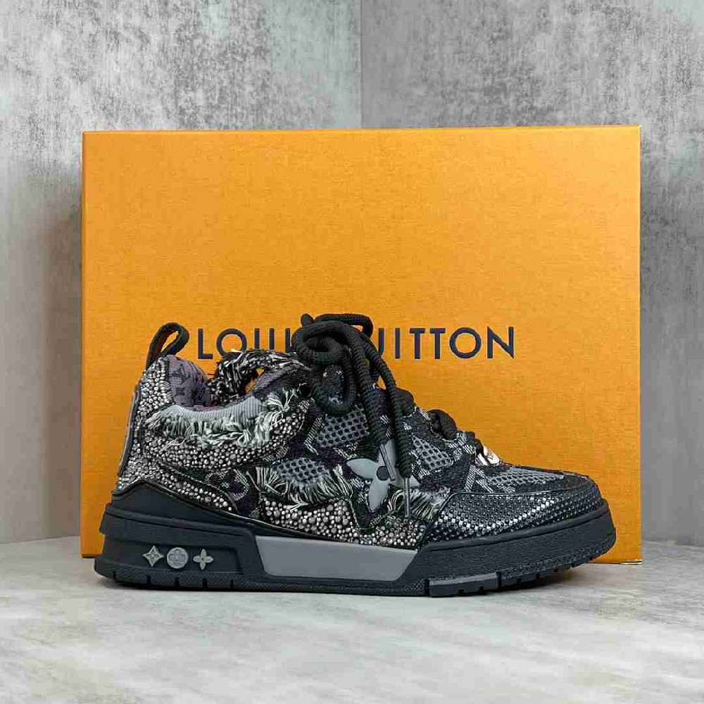 LV sneakers LU0400