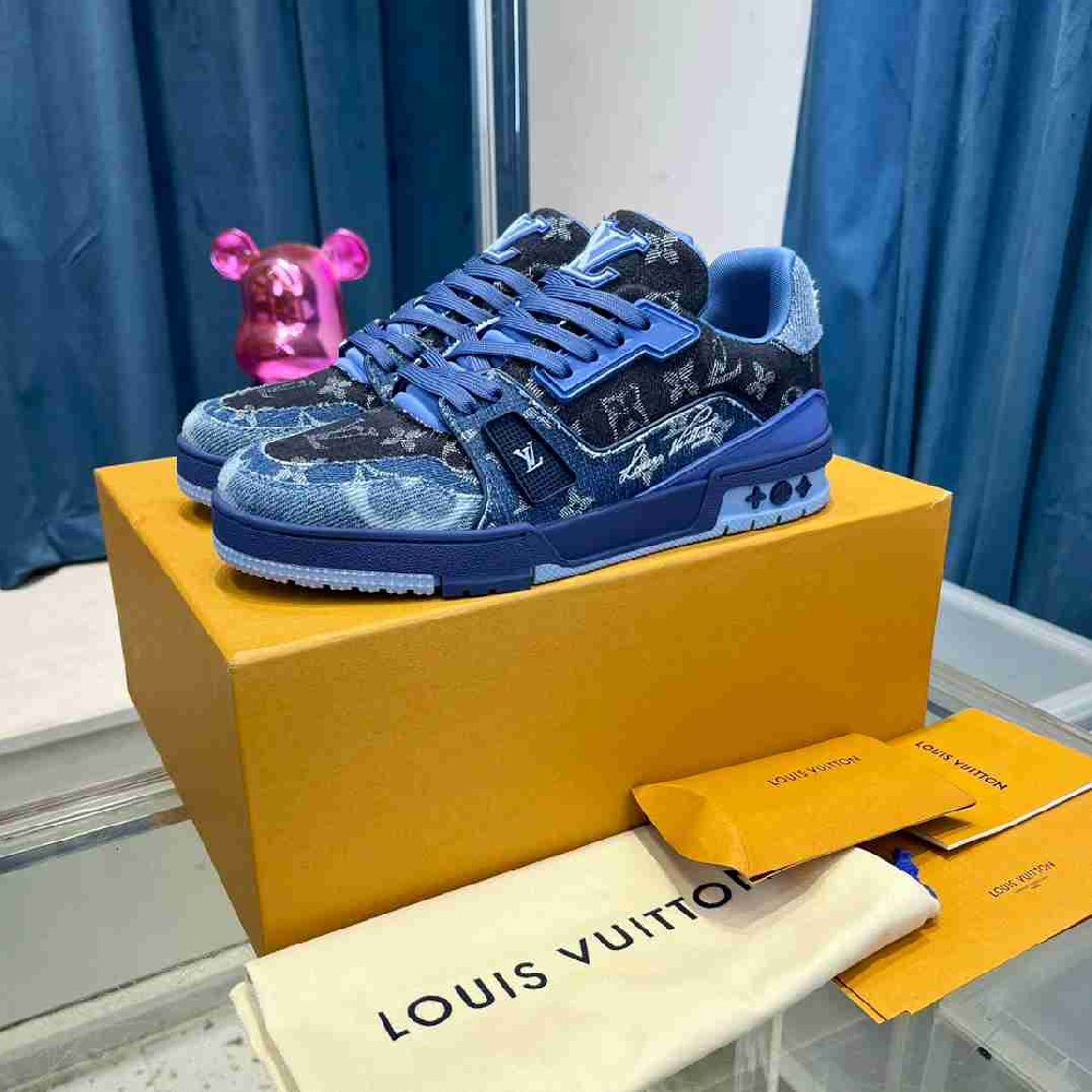 LV sneakers LU0411