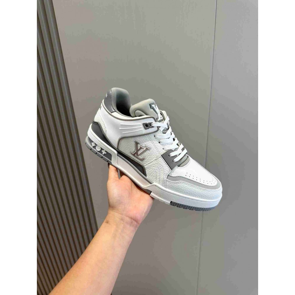 LV sneakers LU0430