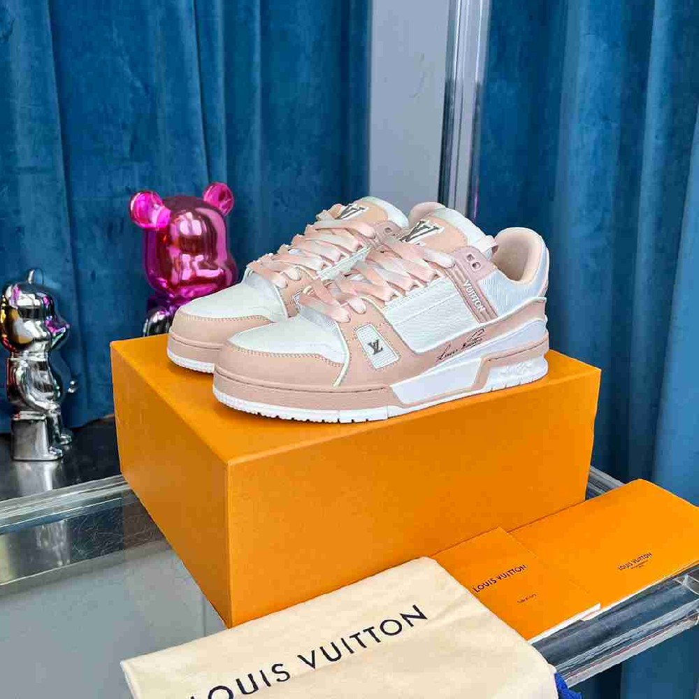 LV sneakers LU0449
