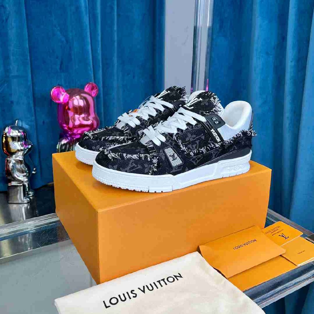 LV sneakers LU0453
