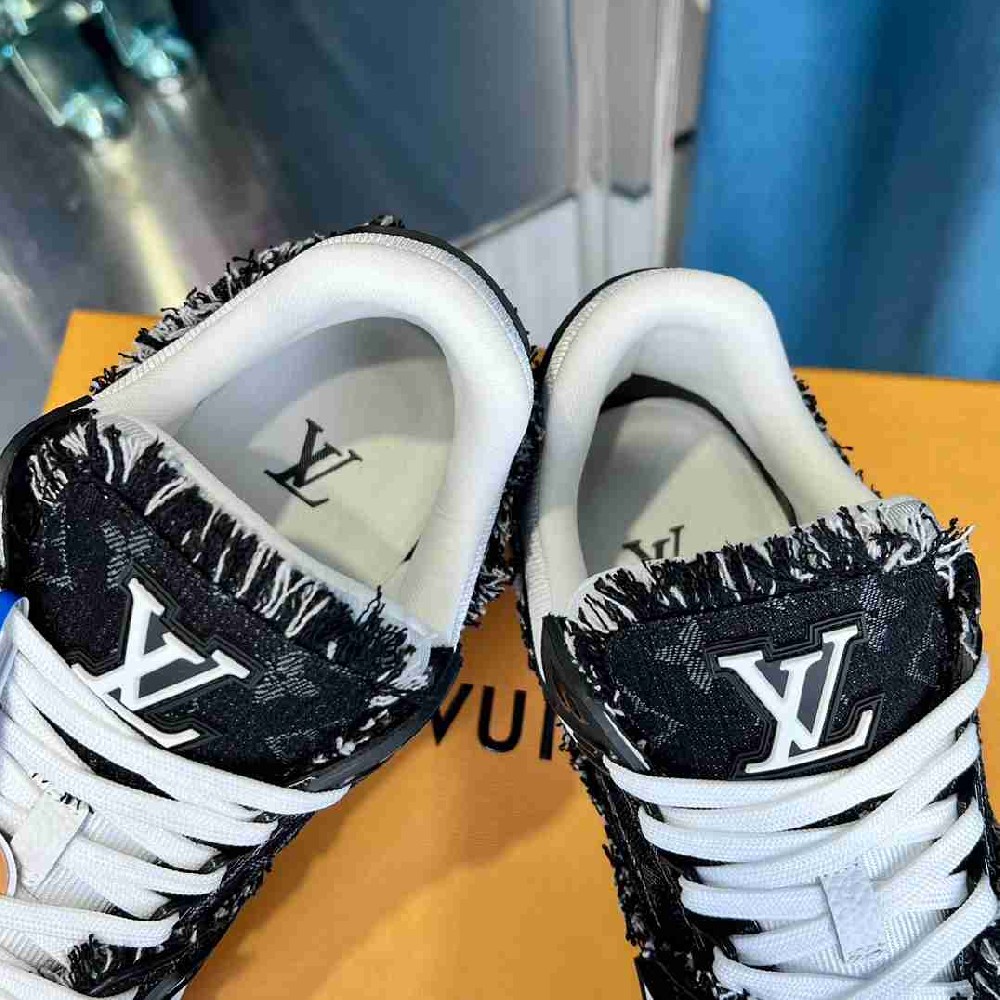 LV sneakers LU0453