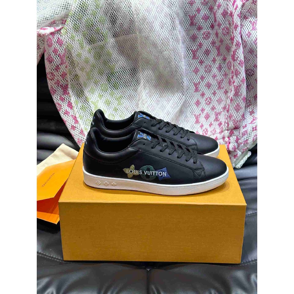 LV sneakers LU0476